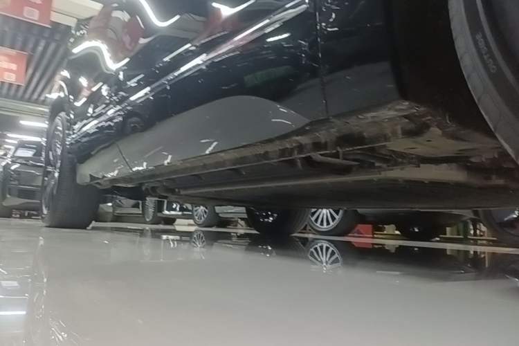 Used Geely Galaxy M9 2025 Model 230km Two-Wheel-Drive Exploration Edition Right Side Sill