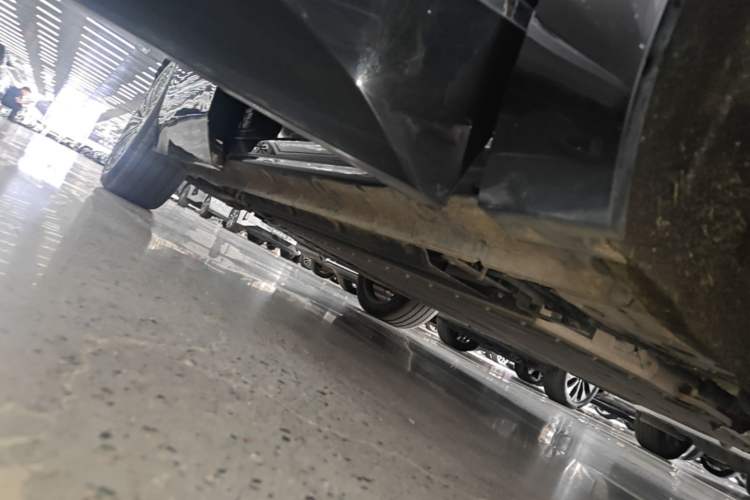 Used Geely Galaxy M9 2025 Model 210km Four-Wheel-Drive Leading Edition Right Side Sill