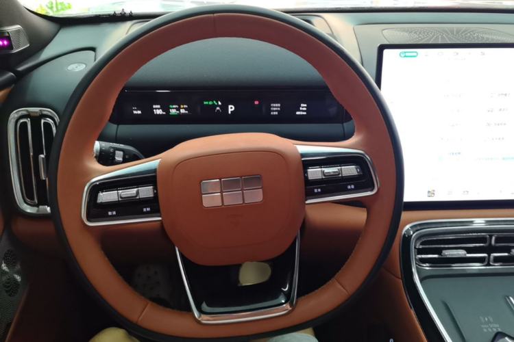 Used Geely Galaxy M9 2025 Model 210km Four-Wheel-Drive Leading Edition Steering Wheel