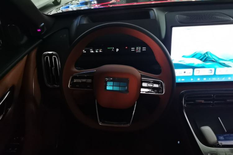 Used Geely Galaxy M9 2025 Model 210km Four-Wheel-Drive Leading Edition Steering Wheel