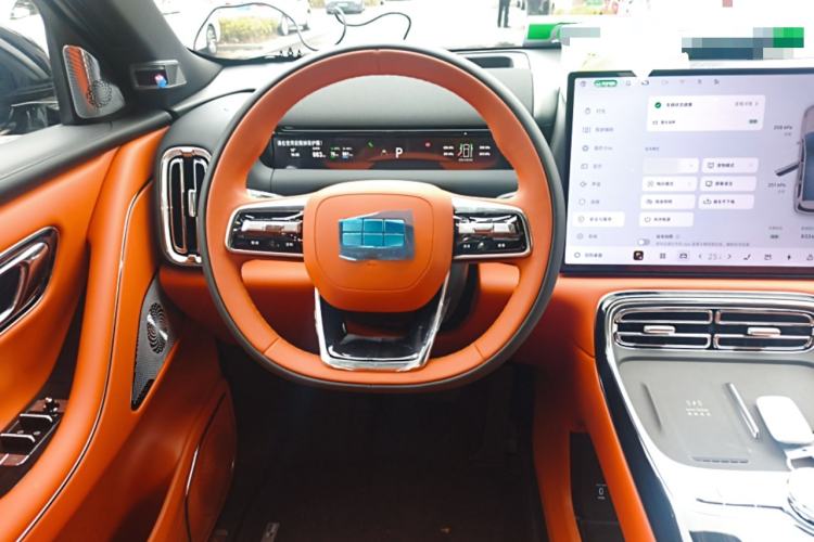 Used Geely Galaxy M9 2025 Model 230km Two-Wheel-Drive Exploration Edition Steering Wheel