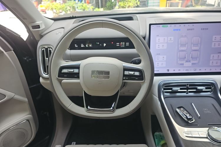 Used Geely Galaxy M9 2025 Model 210km Four-Wheel-Drive Leading Edition Steering Wheel