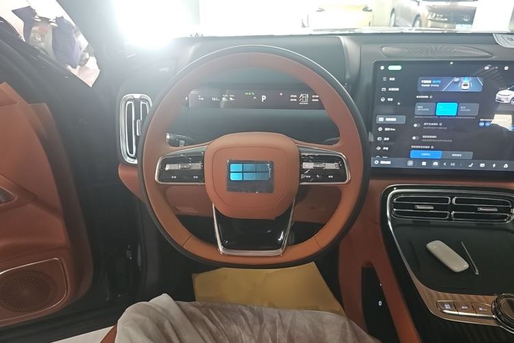 Used Geely Galaxy M9 2025 Model 100km Two-Wheel-Drive Smart Navigation Edition Steering Wheel