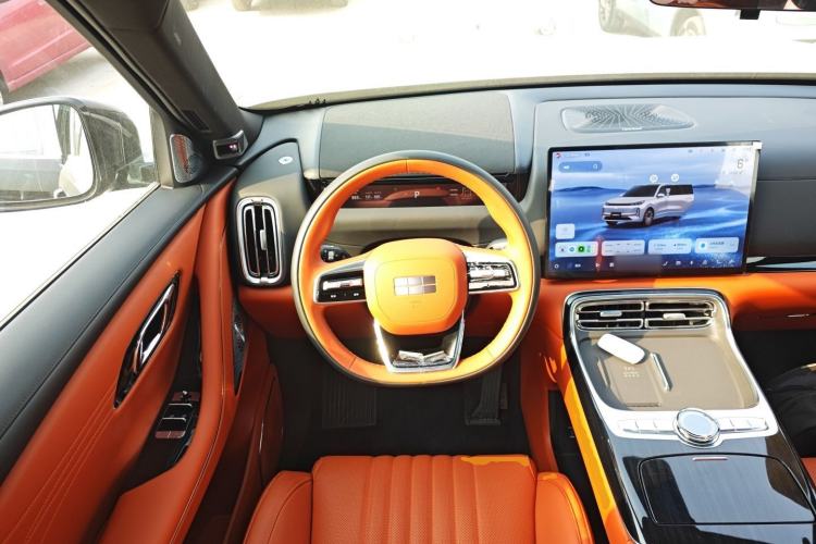 Used Geely Galaxy M9 2025 Model 230km Two-Wheel-Drive Smart Navigation Edition Steering Wheel