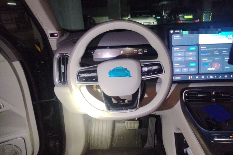 Used Geely Galaxy M9 2025 Model 210km Four-Wheel-Drive Leading Edition Steering Wheel