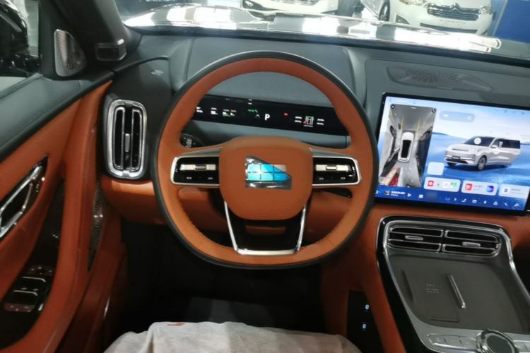 Used Geely Galaxy M9 2025 Model 100km Two-Wheel-Drive Smart Navigation Edition Steering Wheel