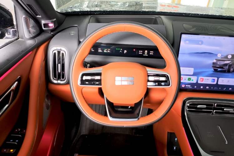Used Geely Galaxy M9 2025 Model 210km Four-Wheel-Drive Leading Edition Steering Wheel