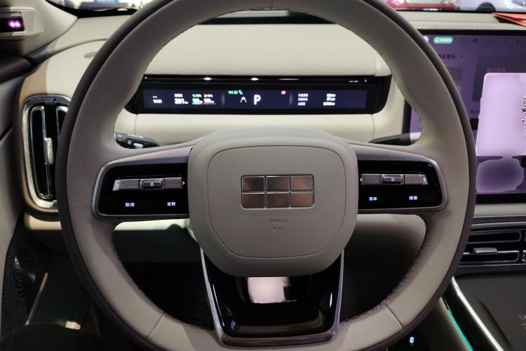 Used Geely Galaxy M9 2025 Model 230km Two-Wheel-Drive Exploration Edition Steering Wheel