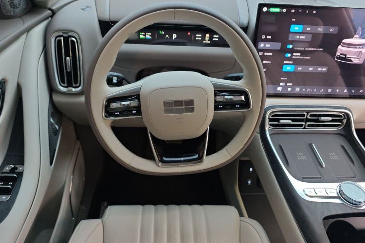 Used Geely Galaxy M9 2025 Model 210km Four-Wheel-Drive Leading Edition Steering Wheel
