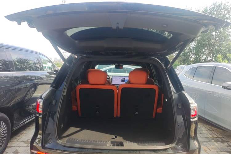 Used Geely Galaxy M9 2025 Model 210km Four-Wheel-Drive Leading Edition Trunk