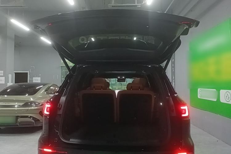 Used Geely Galaxy M9 2025 Model 210km Four-Wheel-Drive Leading Edition Trunk