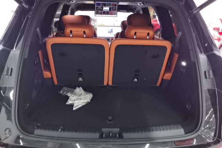 Used Geely Galaxy M9 2025 Model 210km Four-Wheel-Drive Leading Edition Trunk