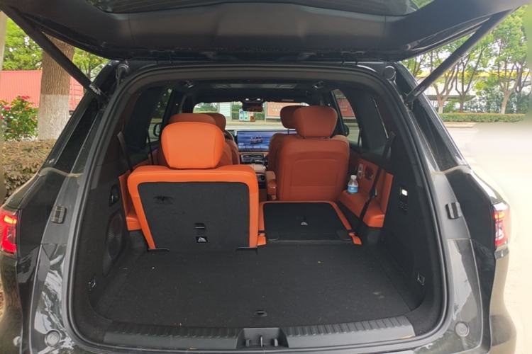 Used Geely Galaxy M9 2025 Model 210km Four-Wheel-Drive Leading Edition Trunk