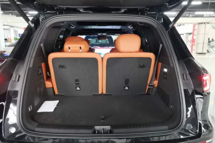 Used Geely Galaxy M9 2025 Model 210km Four-Wheel-Drive Leading Edition Trunk