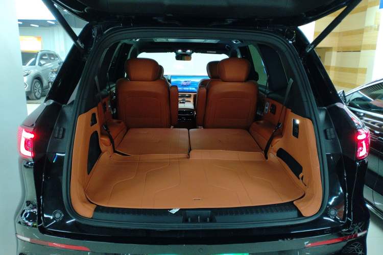 Used Geely Galaxy M9 2025 Model 210km Four-Wheel-Drive Leading Edition Trunk