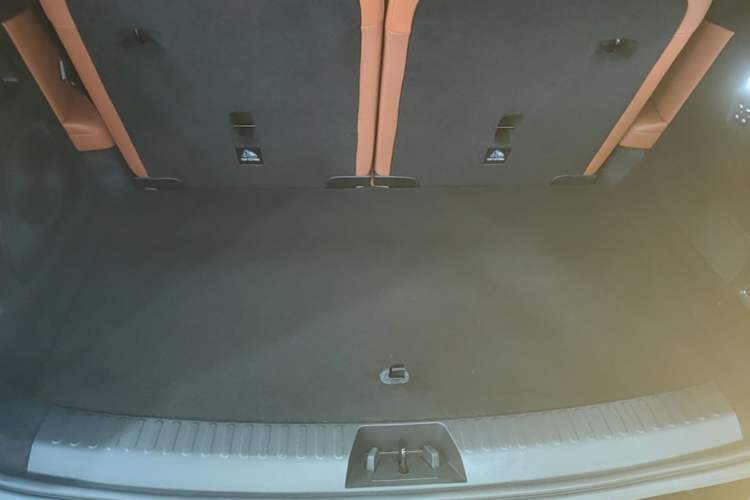 Used Geely Galaxy M9 2025 Model 210km Four-Wheel-Drive Leading Edition Trunk