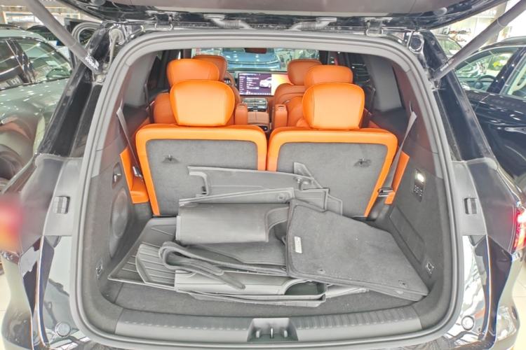 Used Geely Galaxy M9 2025 Model 210km Four-Wheel-Drive Leading Edition Trunk