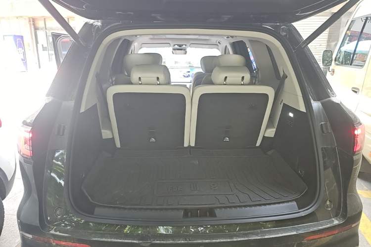 Used Geely Galaxy M9 2025 Model 210km Four-Wheel-Drive Leading Edition Trunk
