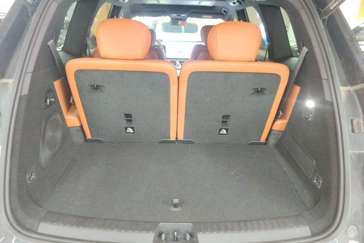 Used Geely Galaxy M9 2025 Model 210km Four-Wheel-Drive Leading Edition Trunk