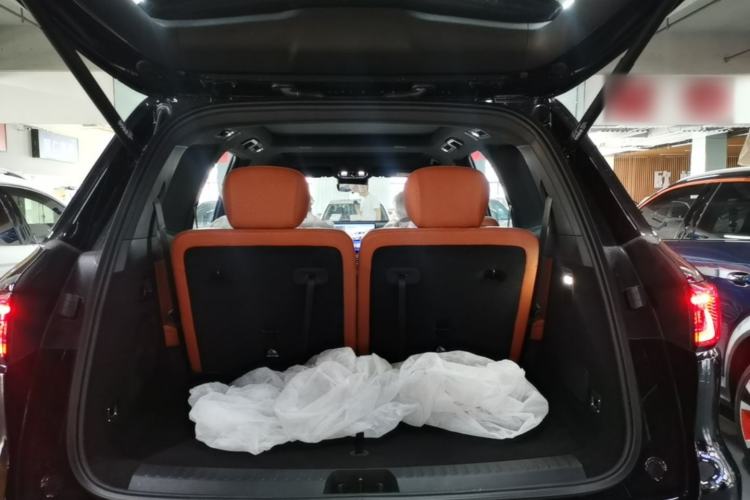 Used Geely Galaxy M9 2025 Model 100km Two-Wheel-Drive Smart Navigation Edition Trunk