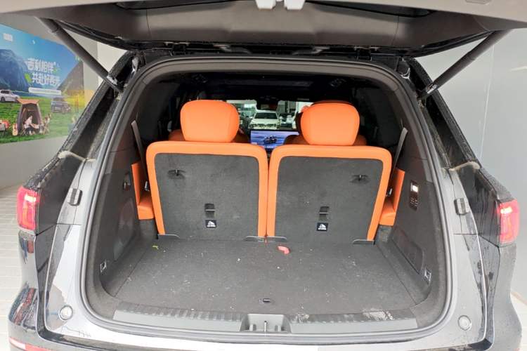 Used Geely Galaxy M9 2025 Model 210km Four-Wheel-Drive Leading Edition Trunk