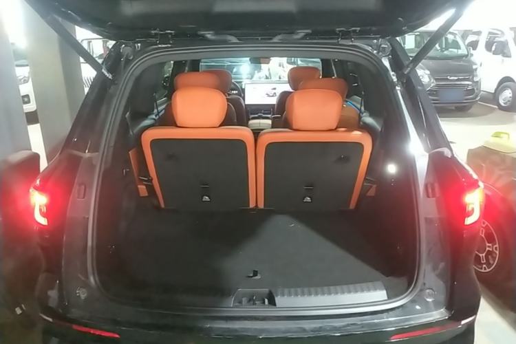 Used Geely Galaxy M9 2025 Model 210km Four-Wheel-Drive Leading Edition Trunk