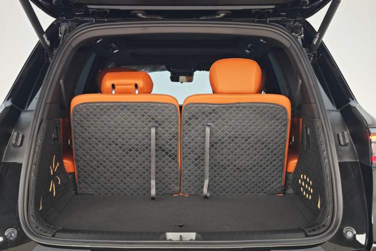 Used Geely Galaxy M9 2025 Model 100km Two-Wheel-Drive Smart Navigation Edition Trunk