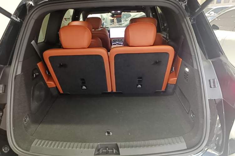 Used Geely Galaxy M9 2025 Model 210km Four-Wheel-Drive Leading Edition Trunk