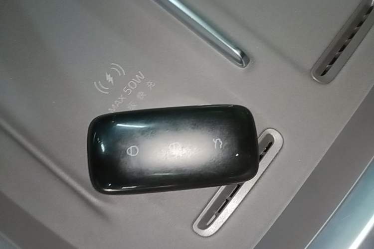 Used Geely Galaxy M9 2025 Model 210km Four-Wheel-Drive Leading Edition Vehicle Key