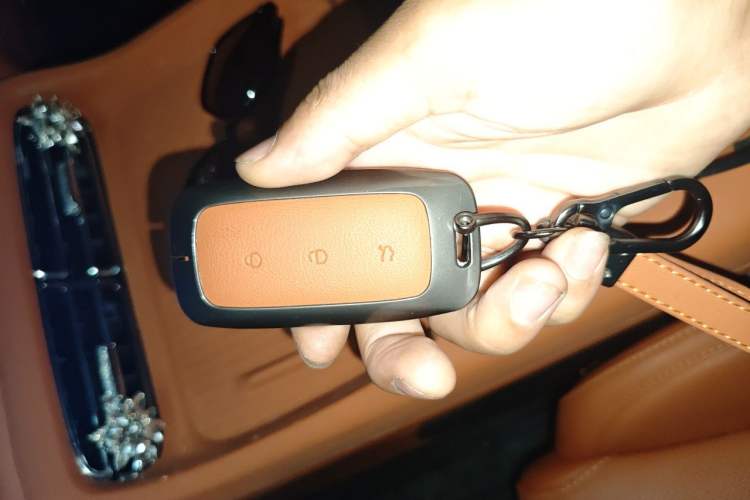 Used Geely Galaxy M9 2025 Model 230km Two-Wheel-Drive Exploration Edition Vehicle Key