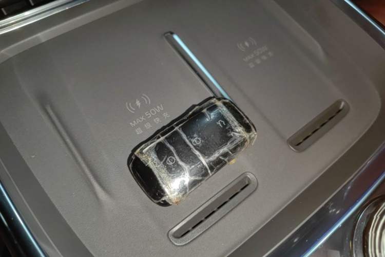 Used Geely Galaxy M9 2025 Model 210km Four-Wheel-Drive Leading Edition Vehicle Key