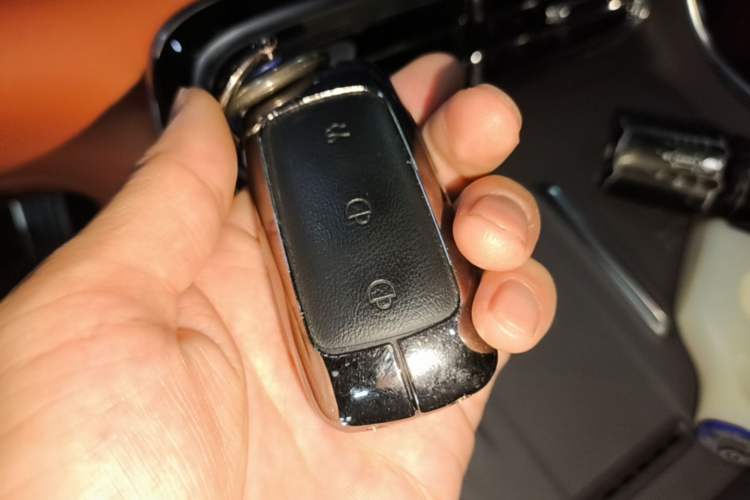 Used Geely Galaxy M9 2025 Model 210km Four-Wheel-Drive Leading Edition Vehicle Key