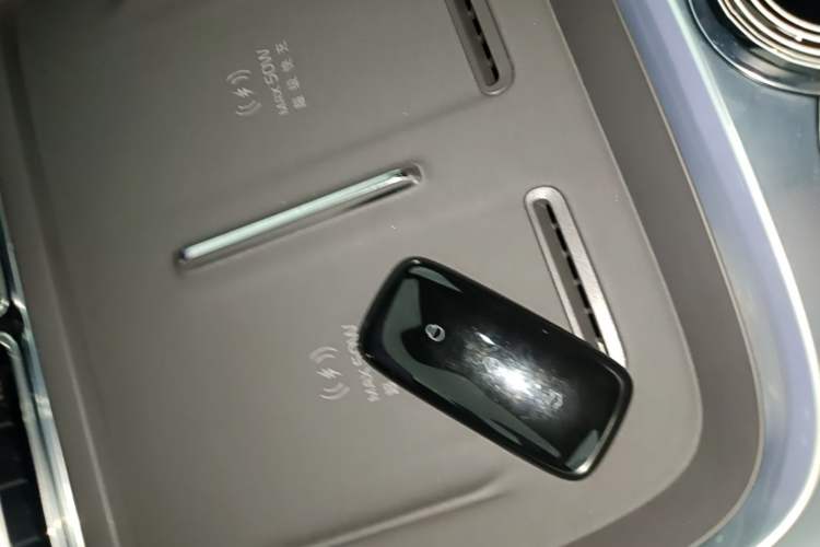Used Geely Galaxy M9 2025 Model 210km Four-Wheel-Drive Leading Edition Vehicle Key