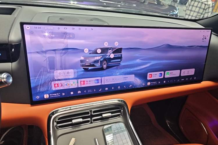 Used Geely Galaxy M9 2025 Model 210km Four-Wheel-Drive Leading Edition Audio And AC Panel