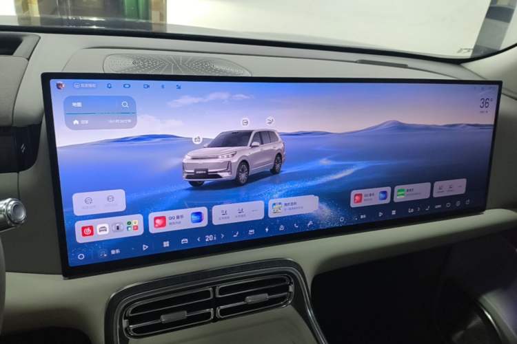 Used Geely Galaxy M9 2025 Model 210km Four-Wheel-Drive Leading Edition Audio And AC Panel
