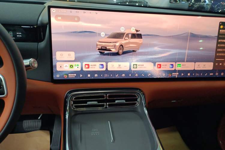 Used Geely Galaxy M9 2025 Model 230km Two-Wheel-Drive Exploration Edition Audio And AC Panel