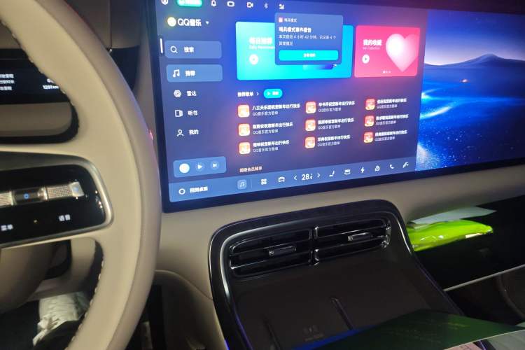 Used Geely Galaxy M9 2025 Model 230km Two-Wheel-Drive Exploration Edition Audio And AC Panel