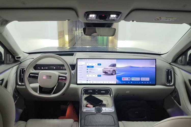 Used Geely Galaxy M9 2025 Model 210km Four-Wheel-Drive Leading Edition Center Console
