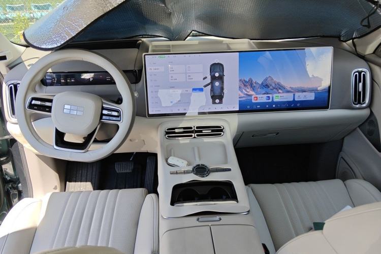 Used Geely Galaxy M9 2025 Model 210km Four-Wheel-Drive Leading Edition Center Console