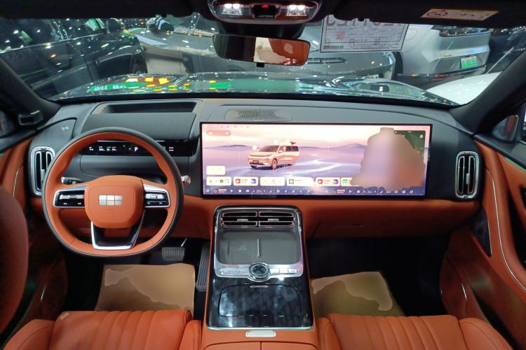 Used Geely Galaxy M9 2025 Model 230km Two-Wheel-Drive Exploration Edition Center Console