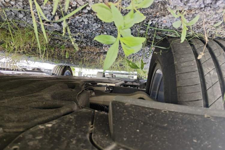 Used Geely Galaxy M9 2025 Model 210km Four-Wheel-Drive Leading Edition Chassis Front Left