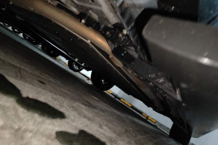 Used Geely Galaxy M9 2025 Model 230km Two-Wheel-Drive Exploration Edition Chassis Front Left