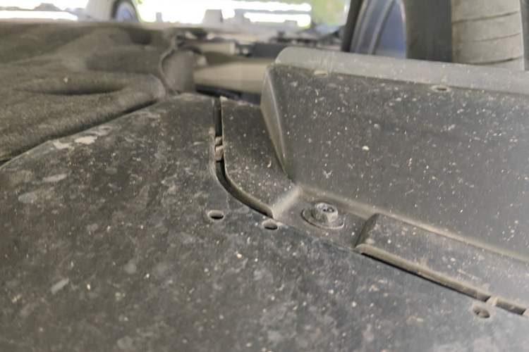 Used Geely Galaxy M9 2025 Model 210km Four-Wheel-Drive Leading Edition Chassis Front Right