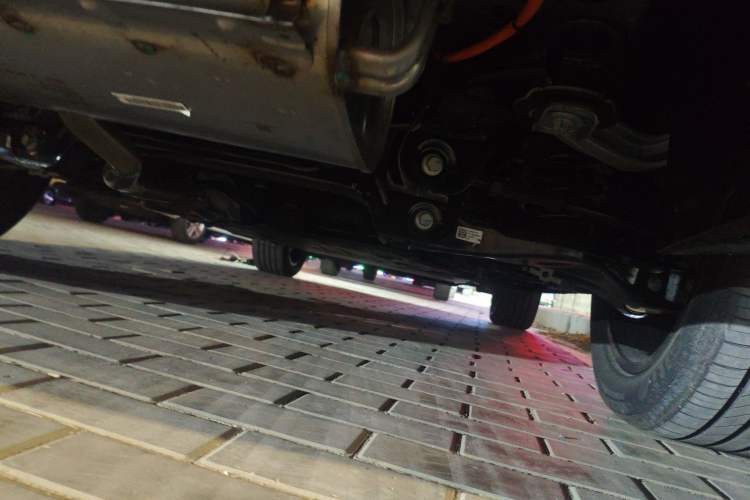 Used Geely Galaxy M9 2025 Model 230km Two-Wheel-Drive Exploration Edition Chassis Rear