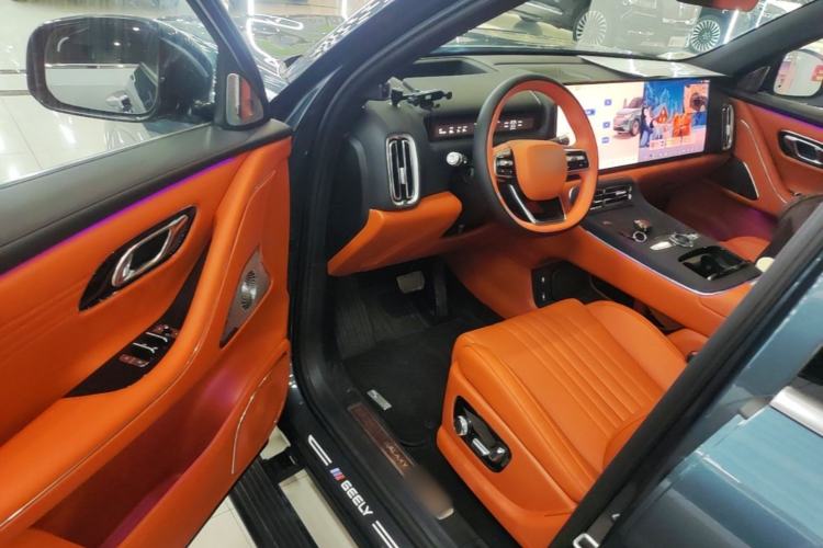 Used Geely Galaxy M9 2025 Model 210km Four-Wheel-Drive Leading Edition Driver Seat
