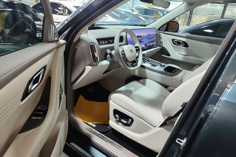 Used Geely Galaxy M9 2025 Model 210km Four-Wheel-Drive Leading Edition Driver Seat