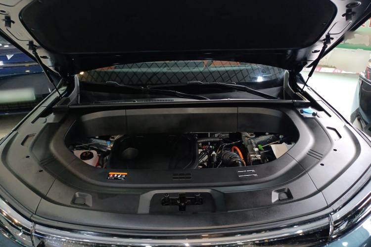 Used Geely Galaxy M9 2025 Model 230km Two-Wheel-Drive Exploration Edition Engine Bay