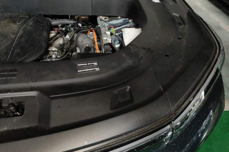 Used Geely Galaxy M9 2025 Model 230km Two-Wheel-Drive Exploration Edition Engine Bay Left