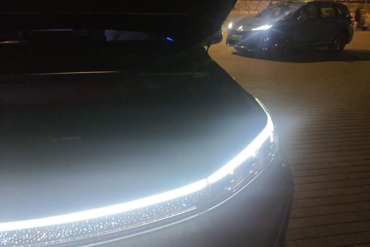 Used Geely Galaxy M9 2025 Model 230km Two-Wheel-Drive Exploration Edition Engine Bay Left