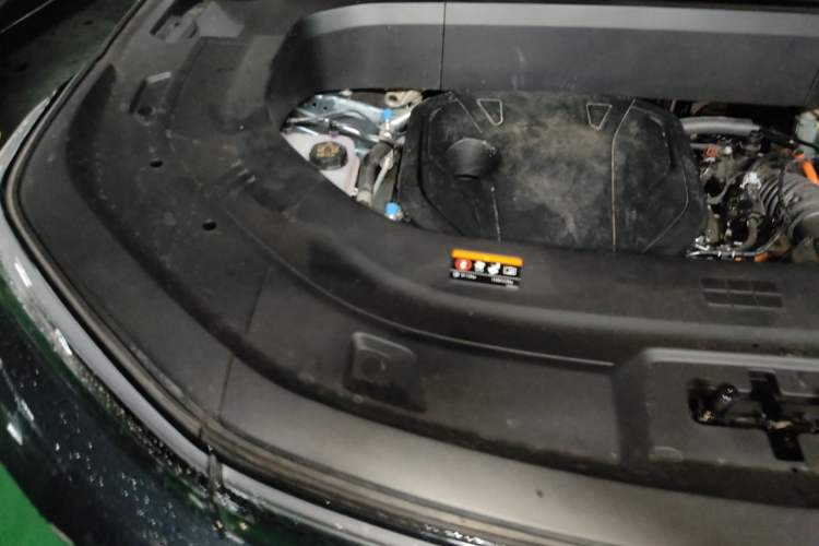 Used Geely Galaxy M9 2025 Model 230km Two-Wheel-Drive Exploration Edition Engine Bay Right